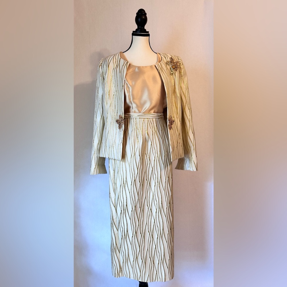 Lily & Taylor  New York GORGEOUS LUXURY Suit 3 pcs Size 4 Couture